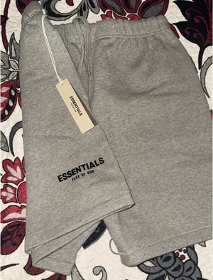 New essential shorts dark oatmeal size M thumbnail 1