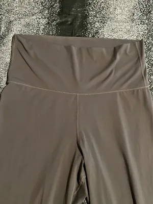 Womens XXL/1X Fabletics gray high waisted wide leg athletic/casual pants thumbnail 3