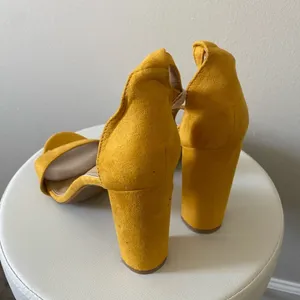 Mustard Yellow Block Heel Ankle Tie Sandals Size 9 NWT thumbnail 5