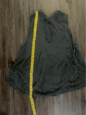American Eagle XL Dark Green Lace Keyhole Sleeveless Blouse thumbnail 4
