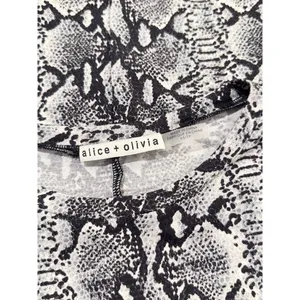 Alice + Olivia Womens Top Gray Delaina Snakeskin Print Cropped Long Sleeve XS thumbnail 4