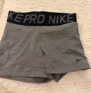 Nike pro thumbnail 1