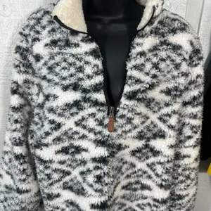 Lucky Find Black and White Sherpa Pullover Size Large EUC thumbnail 4