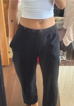 Aritzia Black Cargo Sweatpants thumbnail 1