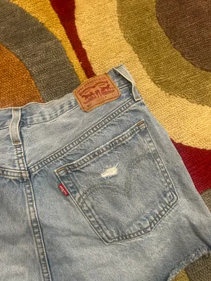 Levi’s 501 Denim Jean Shorts Light Wash Distressed Frayed Button Fly Size 31 thumbnail 6