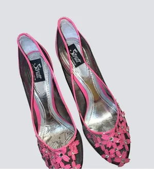 Stuart Couture gorgeous unique pink patten leather heels with black mesh… thumbnail 5