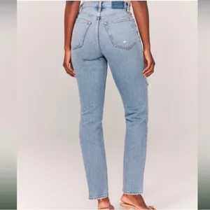 Abercrombie & Fitch Curve Love 90s Ultra High Rise Straight Ripped Jeans Size 25 thumbnail 2
