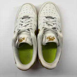 Nike Air Force 1 Sneakers Womens 8 White Bronze DV3808-101 Low Top thumbnail 8