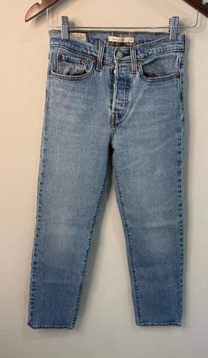 Levis Premium Wedgie Straight Faded Wash Button Fly Jeans 28" Inseam Size 24 thumbnail 1