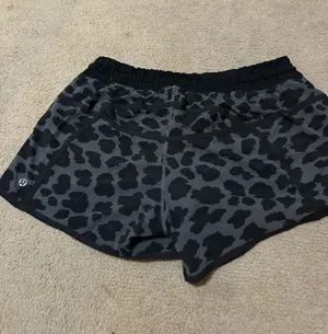 Lululemon shorts thumbnail 2