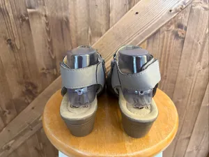 Earth Spirit Women’s Size 9.5 Gray Perforated Open Toe Comfort Sandals thumbnail 4