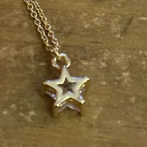 Lovisa gold plated cubic zirconia star pendant necklace thumbnail 4