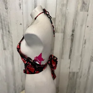 Meraki Red & Black Abstract Halter Top Small Gold Chain Neck Tie Back thumbnail 2