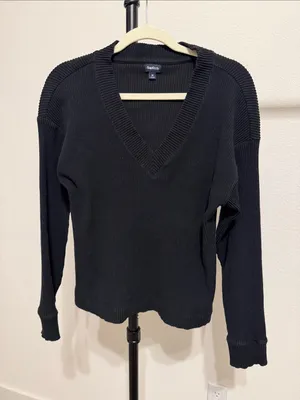 GapBody Black V-Neck Ribbed Pullover Sweater - Size Medium thumbnail 1