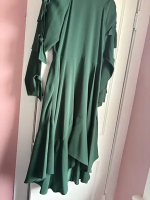 BCBGMAXAZRIA Cicely Emerald Green Asymmetrical Tie Sleeve Dress Size 6 thumbnail 3