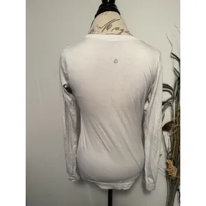 LULULEMON‎ White Baselayer Long Sleeve Top Size 8 thumbnail 2