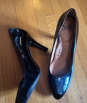 Sofft Classic Black Patent Leather Heels, Size 8.5 thumbnail 1