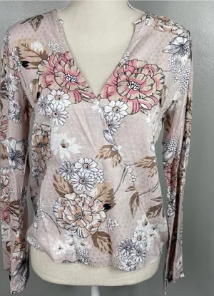 Em Crème Floral Wrap Blouse Size Small Pink thumbnail 1