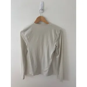 Lululemon Long Sleeve Activewear Top Crew Neck Slim Fit Light Bone Ivory Size 6 thumbnail 3