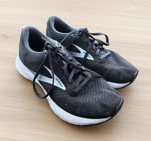 Brooks Revel Women’s Running Shoes Gray White Size 7 Medium B thumbnail 1