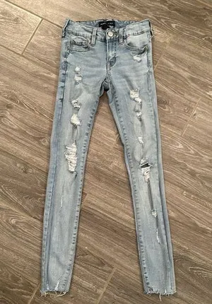 Women’s size 0 low rise jegging light wash destroyed stretchy jeans thumbnail 1