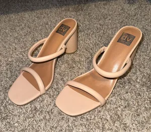 Heels Size 10 thumbnail 1