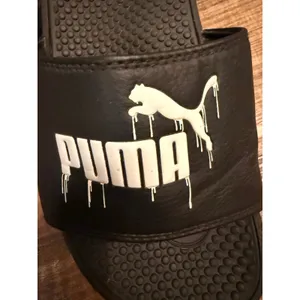 Puma‎ Cool Cat slides in black with a white drip logo detail Size 7C thumbnail 4