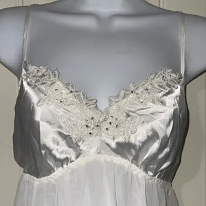 NEW! Gillian & O’Malley Lingerie Size Medium thumbnail 2