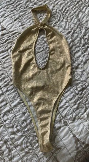 Pretty Little Thing gold bikini thumbnail 3
