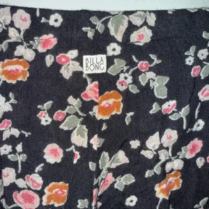 BILLABONG Black floral print flare rayon pants sz S ✨ thumbnail 5