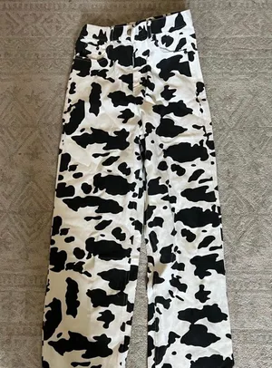 Shekou Cow Print Jeans (Let’s MooVe Jeans) thumbnail 2