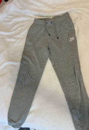 Nike Sweatpants Women’s Grey thumbnail 1