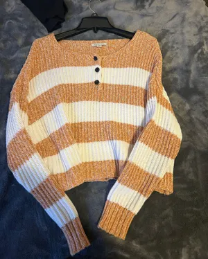 American Eagle Outfitters Cropped Sweater thumbnail 1