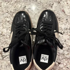 DV by Dolce Vita Men's Black and Cream Sneakers thumbnail 2