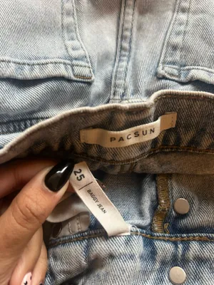 Pacsun High-Waisted Baggy Jean Shorts Size 25 thumbnail 3