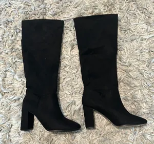 EXPRESS Heeled Boots thumbnail 1