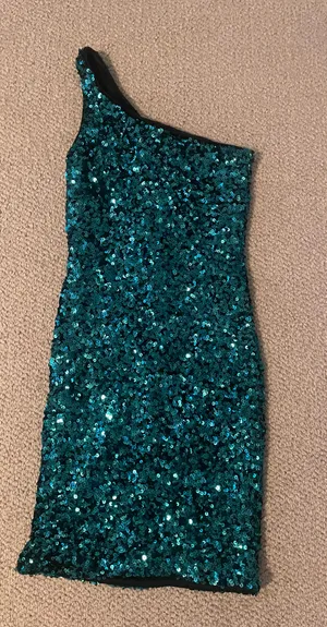 Lulus teal sequin bodycon dress in size XS one sleeve and off the shoulder on the other side #hoco #party thumbnail 3