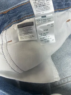 Levi's Shorts Women's Size 28 High Waisted Mom Shorts Frayed Hem Medium Wash thumbnail 9