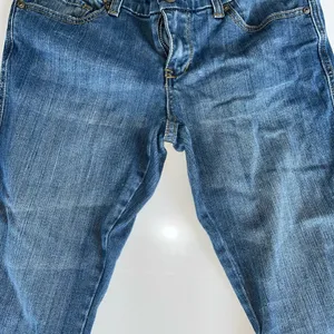 Seven for all mankind cropped low rise jeans. Size 6. thumbnail 3