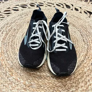 Womens Size 9.5 (B) Brooks Levitate 4 Shoes Black Gray Athletic Running Sneaker thumbnail 2