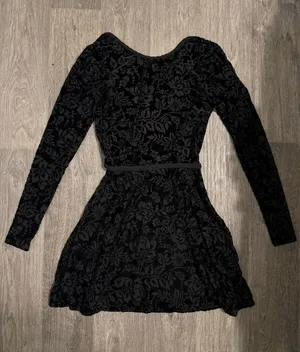 Black Floral Velvet Backless Fit-and-Flare Dress thumbnail 1