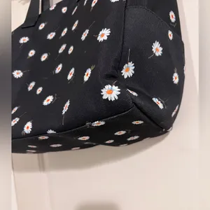 Alice + Olivia Stacey Bendet Daisy Travel Tote Black White Bag‎ thumbnail 3