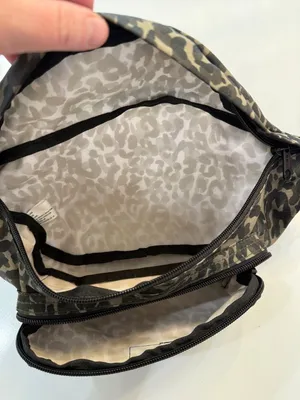Victoria's Secret PINK Oversized Camo Belt Bag Crossbody Pack Fanny Pack thumbnail 10
