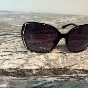 Jessica Simpson Elegant Black and Gold Sunglasses with Hard Case NWOT thumbnail 9