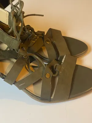 Naturalizer "London" Strappy Sandal Olive Green Sz 8.5M 2.75‎ in heel stacked thumbnail 4