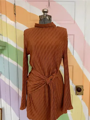 NWT Gilli Rust Plisse Ribbed Long Sleeve Front Knot Mini Dress Sz L 💚🎀 thumbnail 2