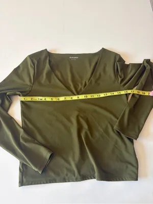 Old Navy Active Womens Olive Green cropped long sleeve workout V neck top medium thumbnail 3