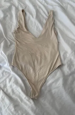 Aritzia Babaton Bodysuit Contour thumbnail 2