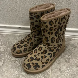 UGG Genuine Sheepskin Lined Leopard Print Boots, Size EU36 US5 New in Box thumbnail 7