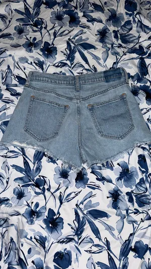 Abercrombie 90s High-Rise Relaxed Cut-Off Shorts thumbnail 3